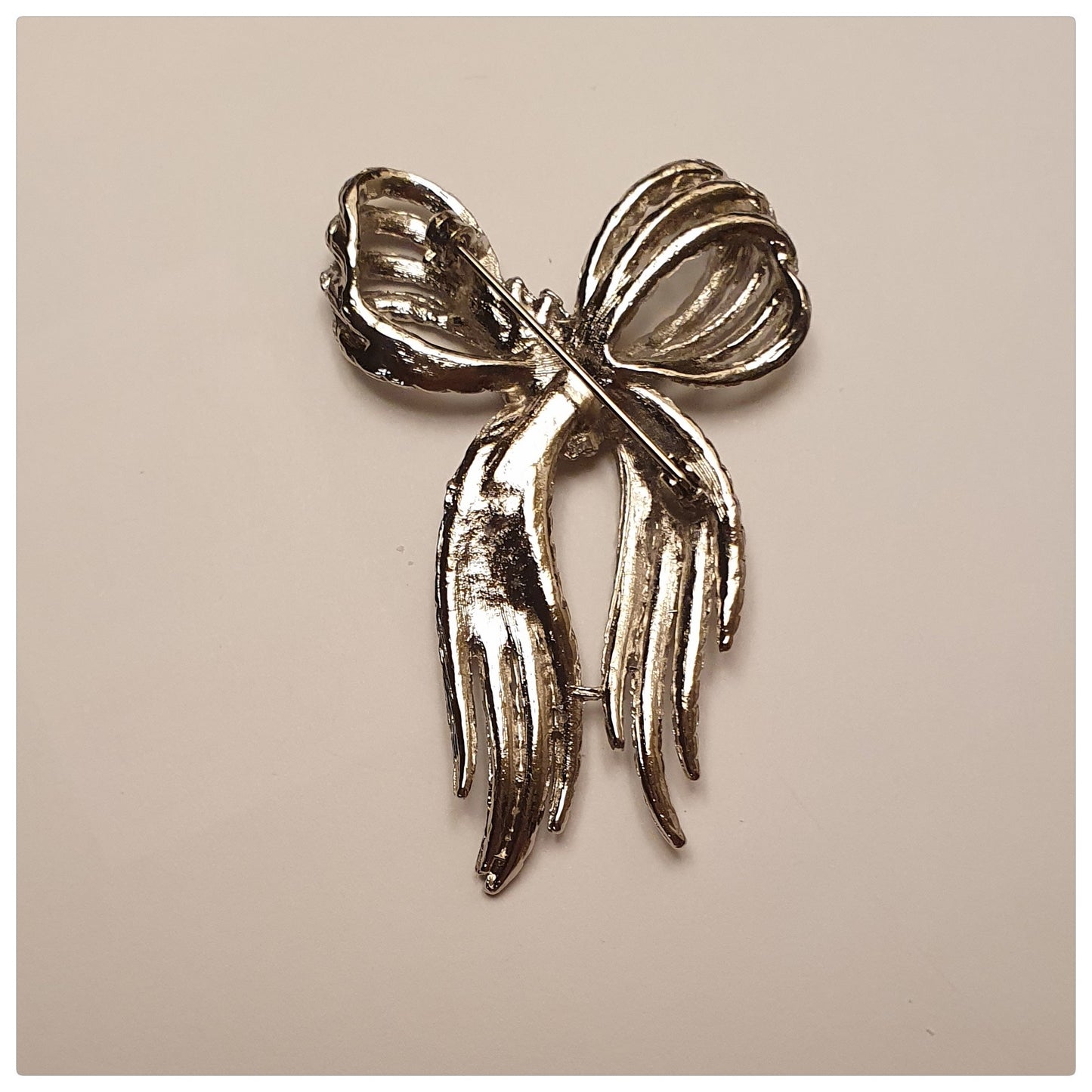 1950s STYLE ROPE BOW BROOCH
