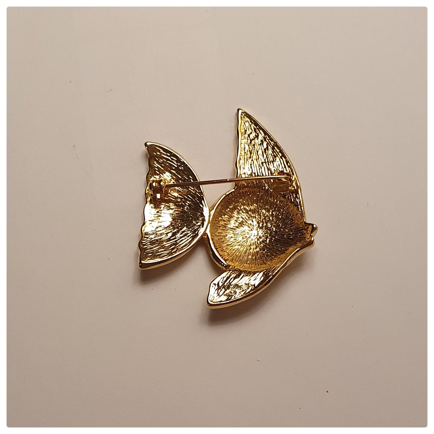 1970s ANGEL FISH BROOCH TEXTURED GOLDTONE