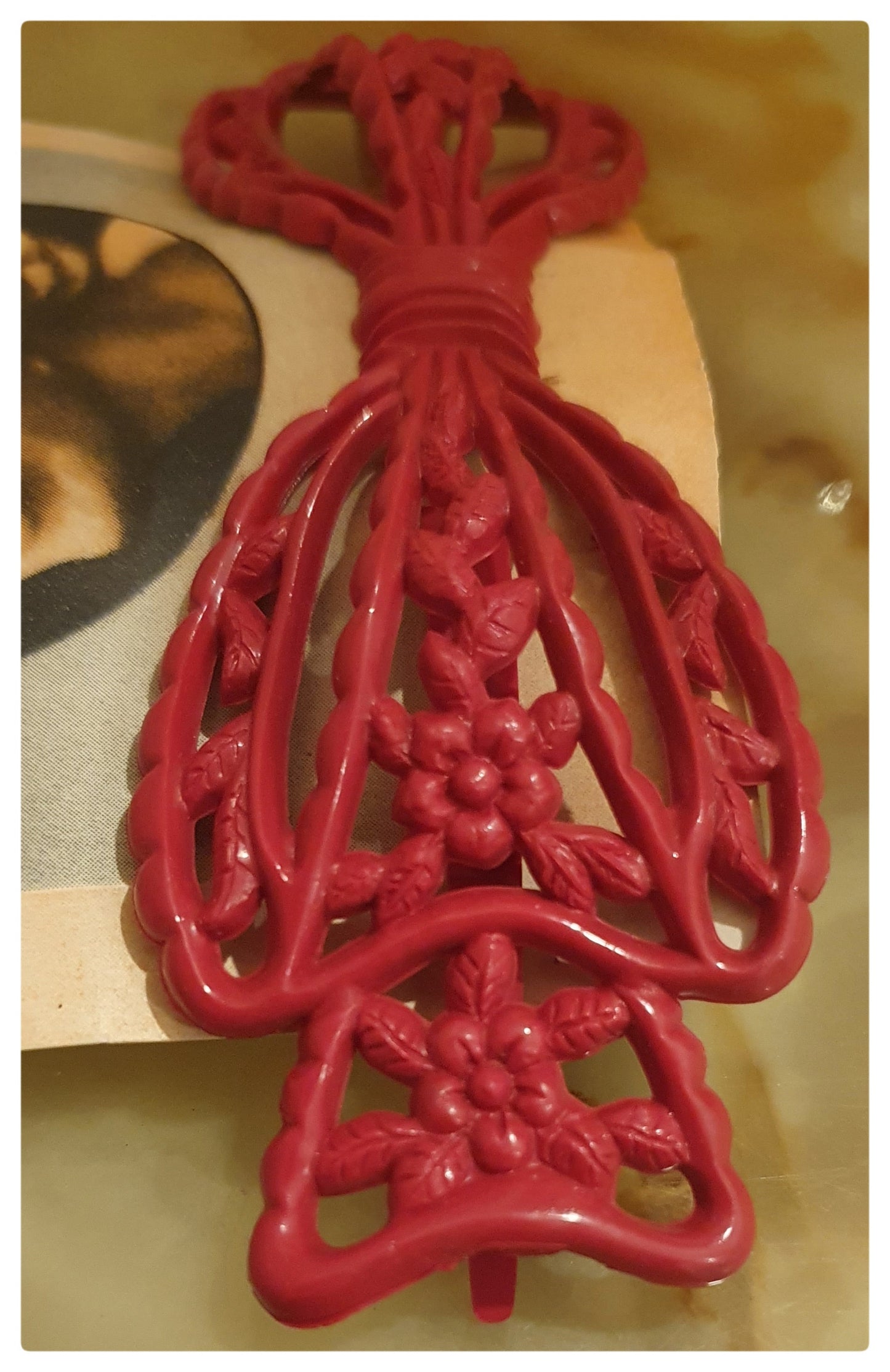 1950s RED BOW PLASTIC HAIR BARRETTE