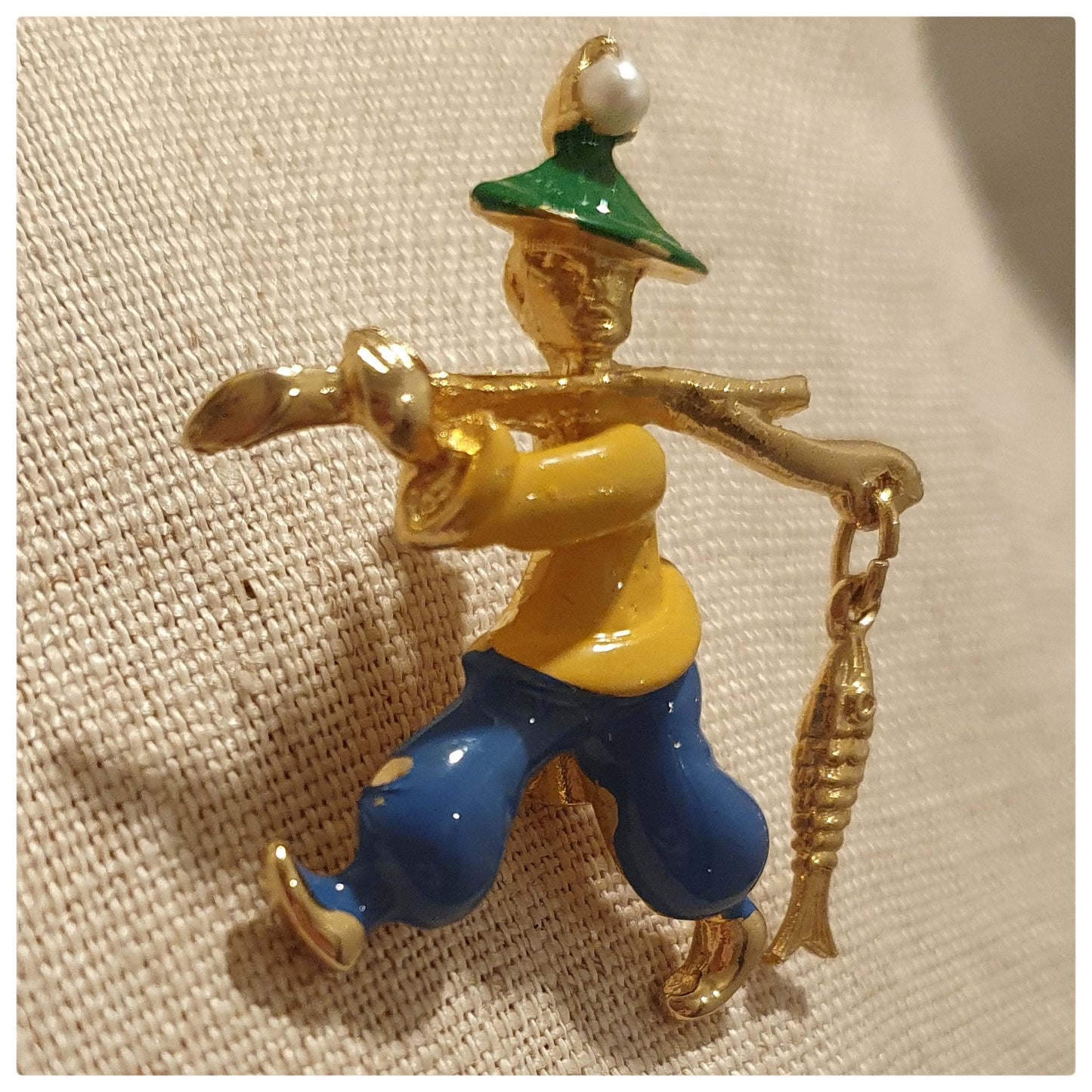 1950s ENAMEL ORIENTAL FISHERMAN BROOCH YELLOW AND BLUE