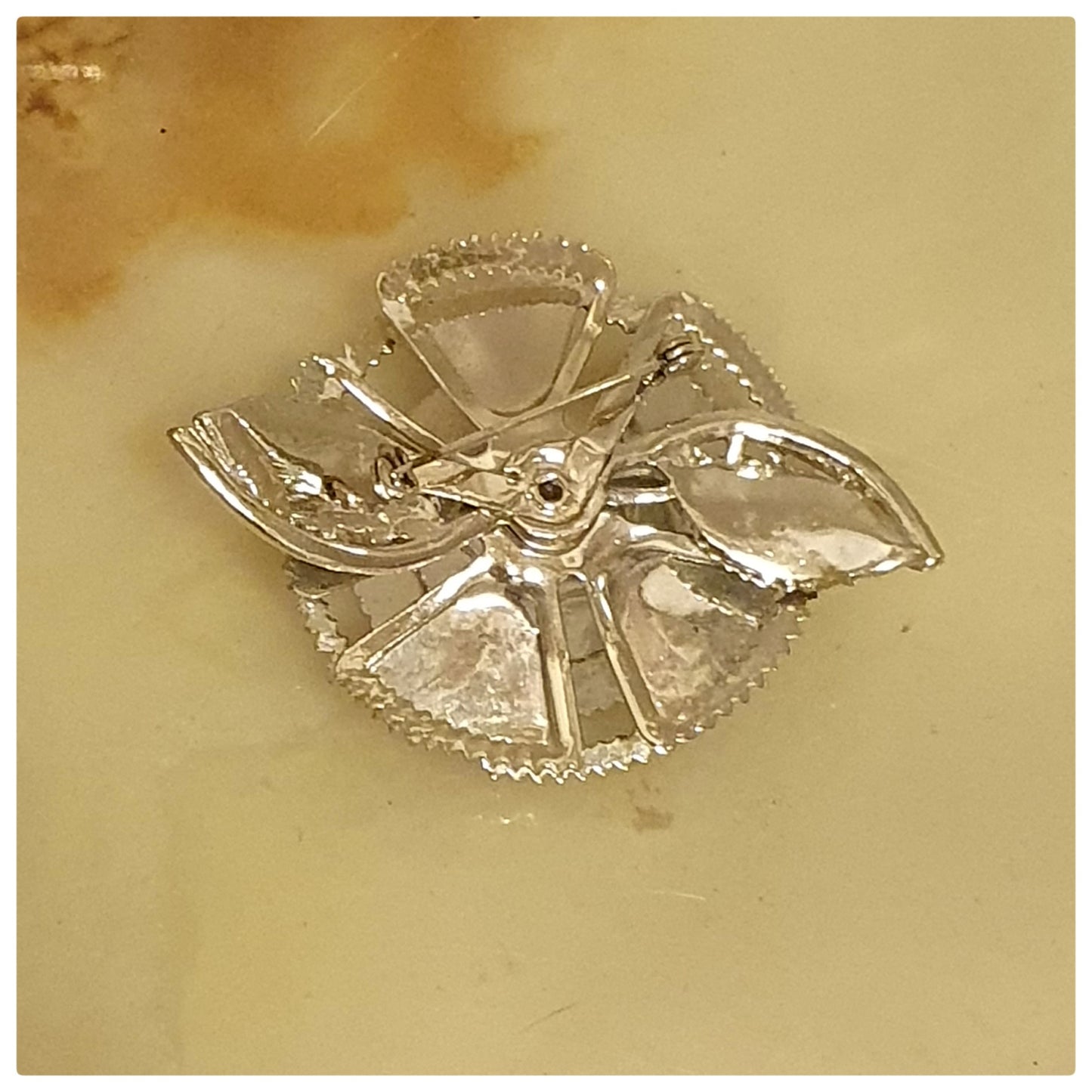 1960s SILVERTONE METAL FLOWER BROOCH