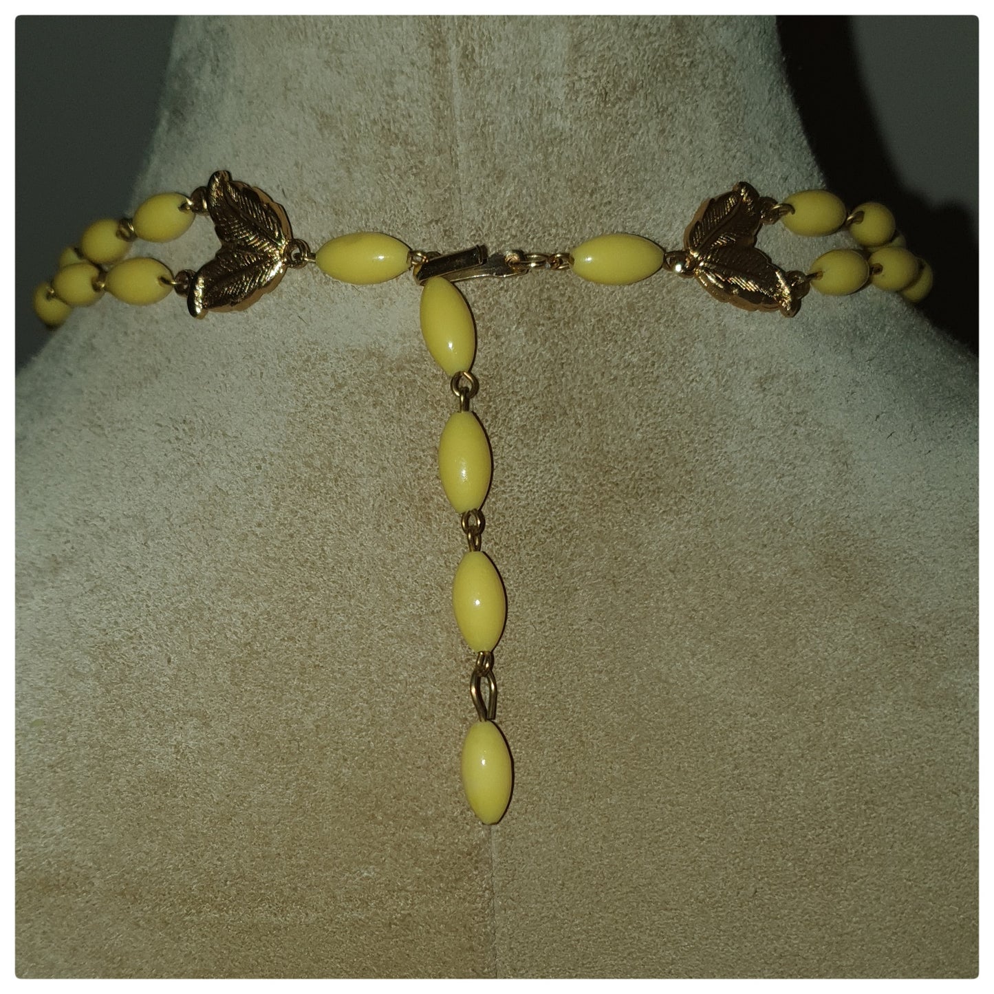 1960s YELLOW TEARDROP DOUBLE STRAND NECKLACE