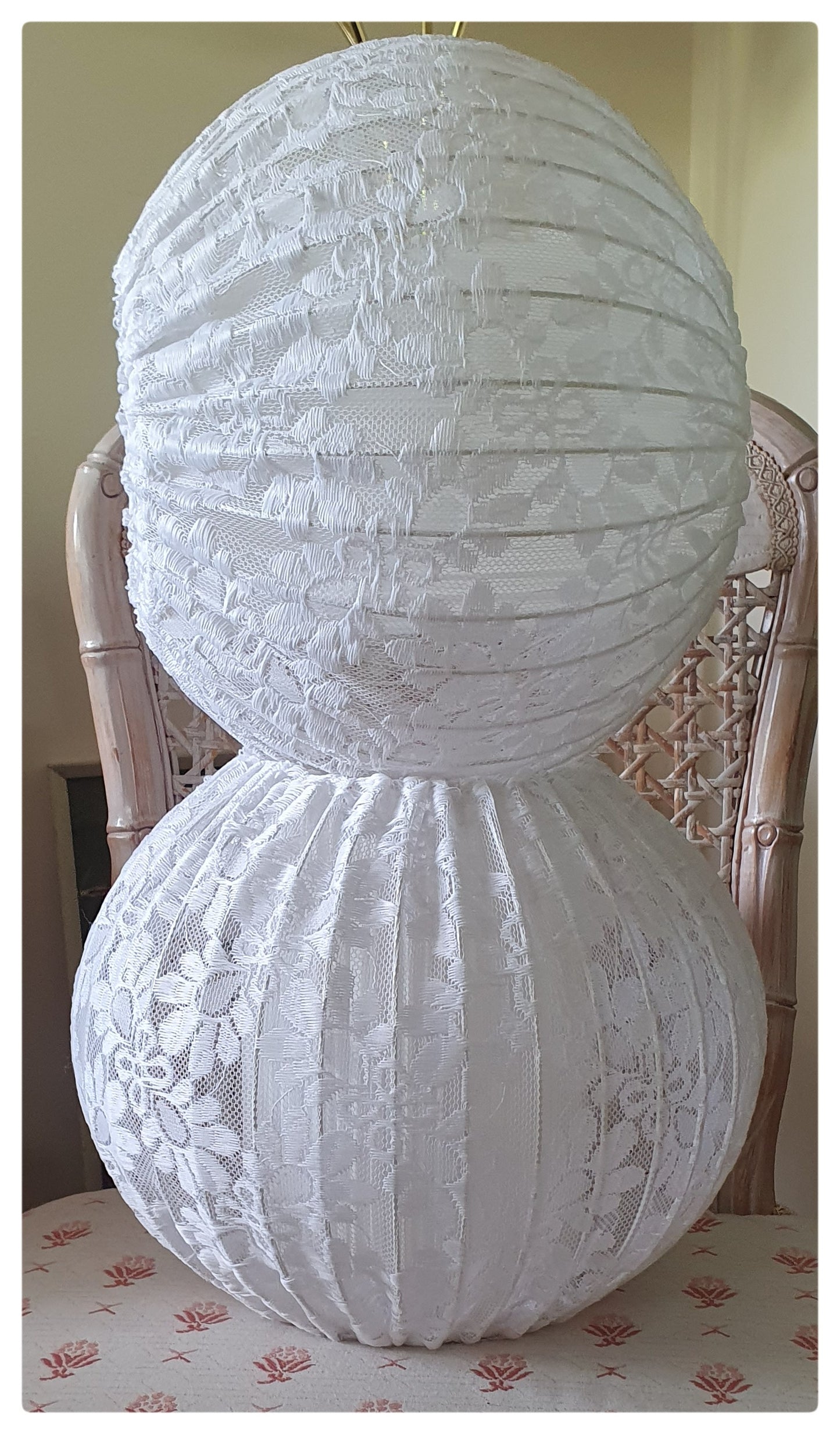 1970s 1980s WHITE LACE ROUND LIGHT SHADE
