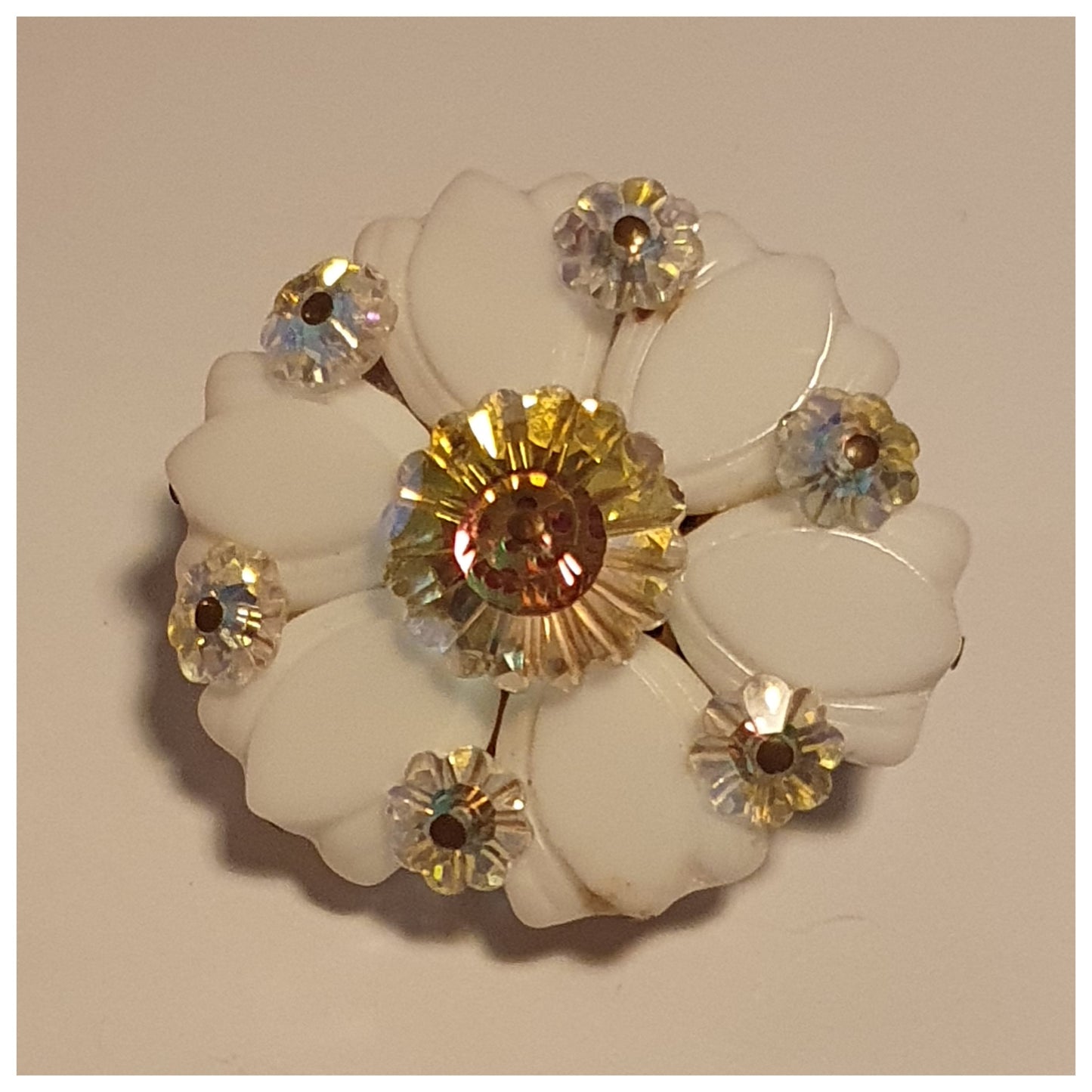 1950s WHITE LUCITE FLOWER BROOCH
