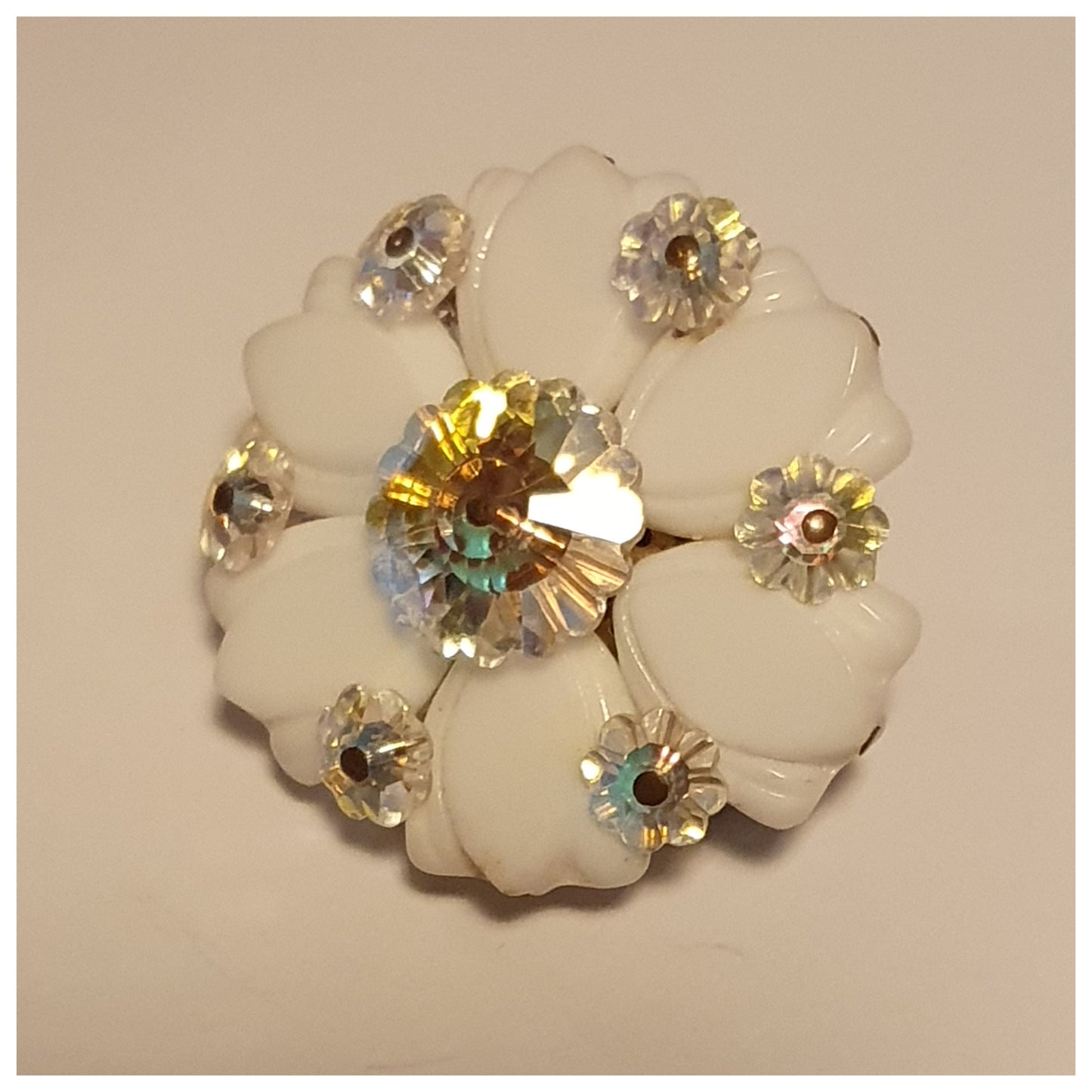 1950s WHITE LUCITE FLOWER BROOCH