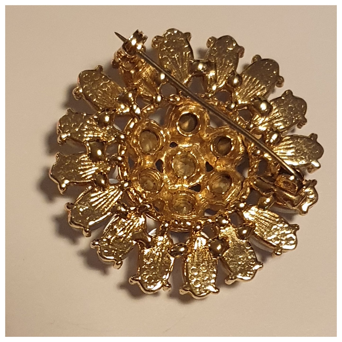 STUNNING BLUE GEM AND LUCITE GOLDTONE METAL BROOCH