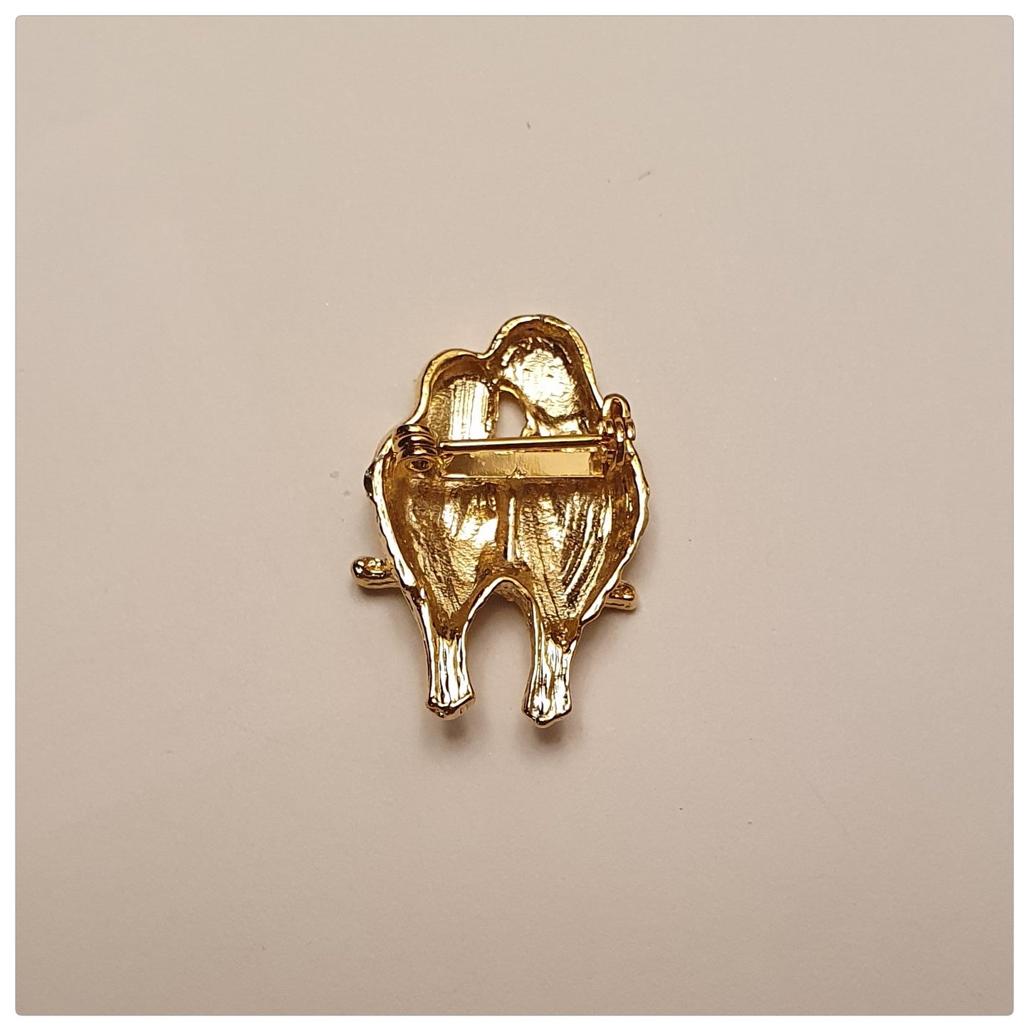 1980s GOLD TONE LOVE BIRDS BROOCH
