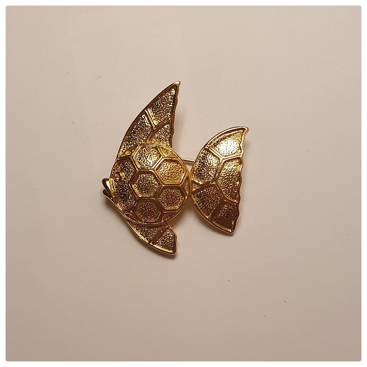 1970s ANGEL FISH BROOCH TEXTURED GOLDTONE
