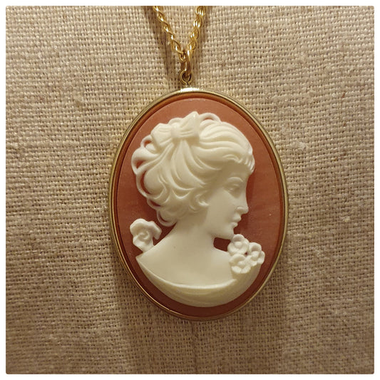 1970s FAUX CAMEO NECKLACE PENDANT FLOWERS AND HAIR BOW