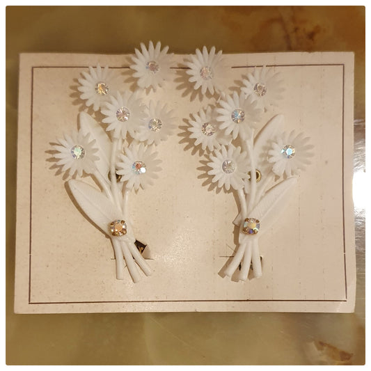 1960s WHITE PLASTIC FLOWER AND DIAMONTE EARRINGS
