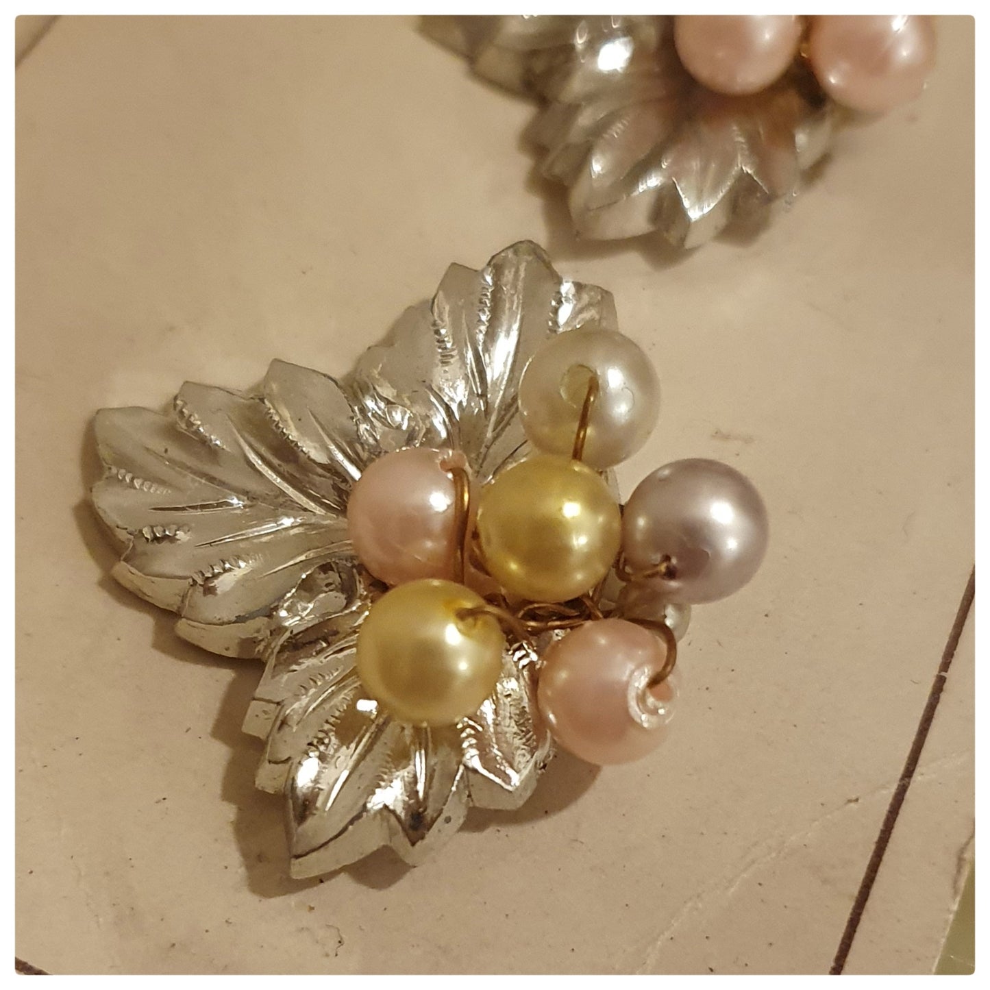 1960s LEAF AND BEAD EARRINGS