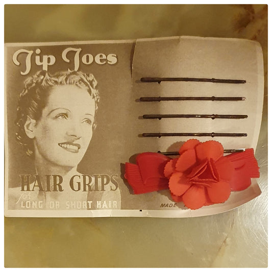 1950s RED FLOWER PLASTIC HAIR BARRETTE AND GRIPS