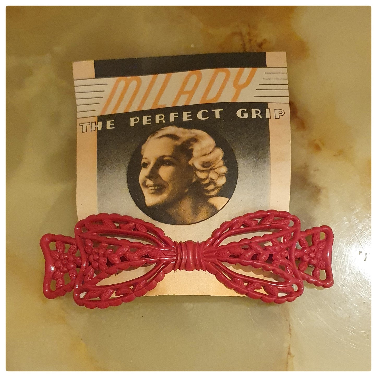 1950s RED BOW PLASTIC HAIR BARRETTE