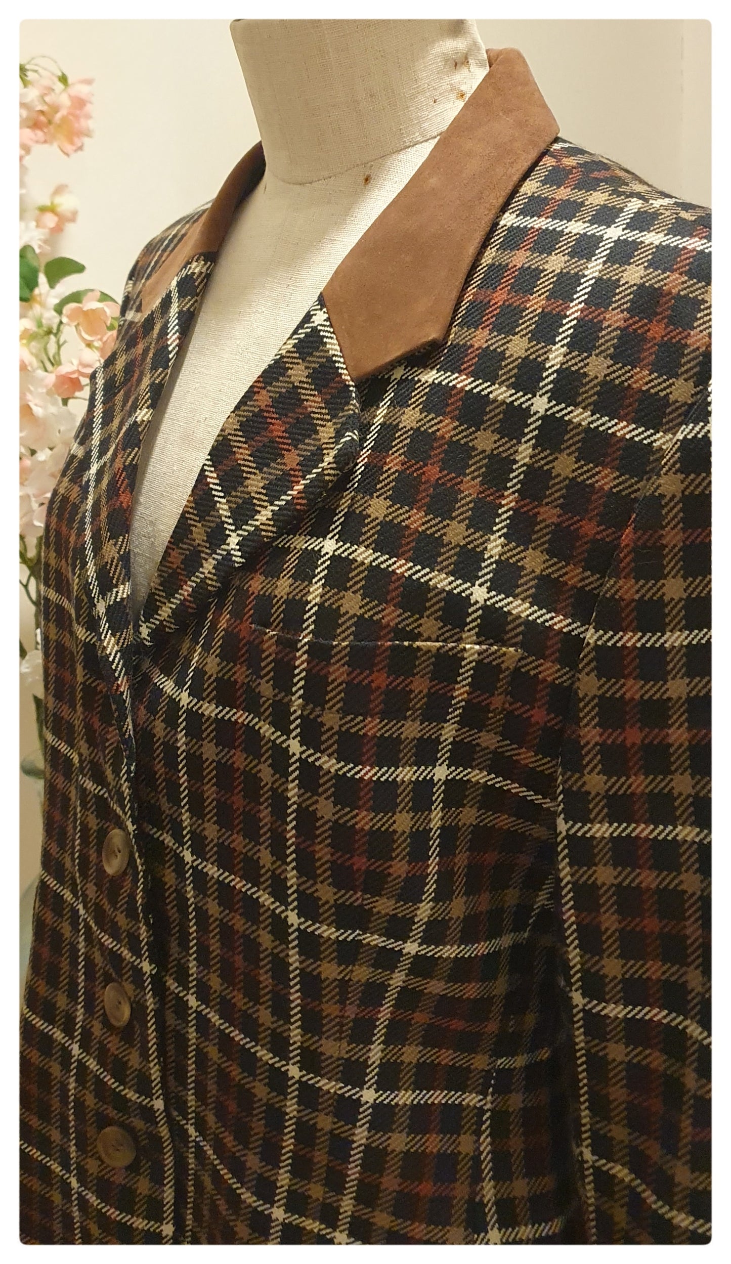 1980s DAKS CHECKED TWEED JACKET WITH SUEDE COLLAR UK 12