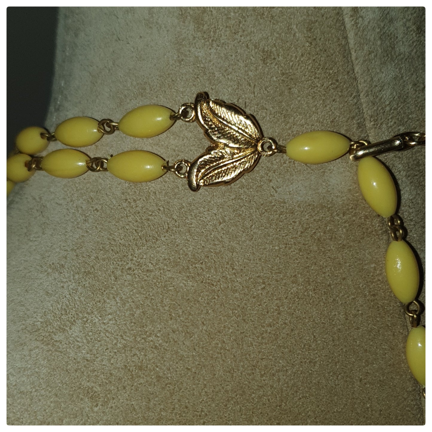1960s YELLOW TEARDROP DOUBLE STRAND NECKLACE