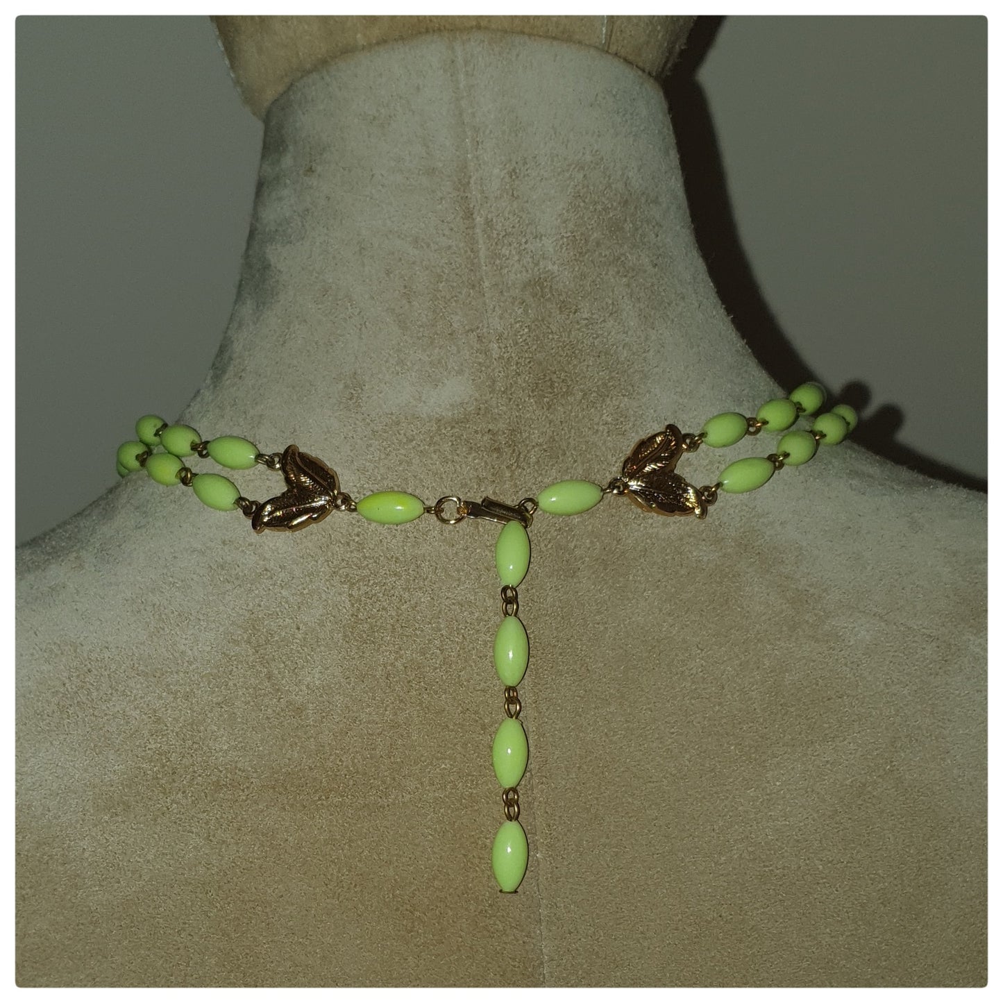 1960s LIME TEARDROP DOUBLE STRAND NECKLACE