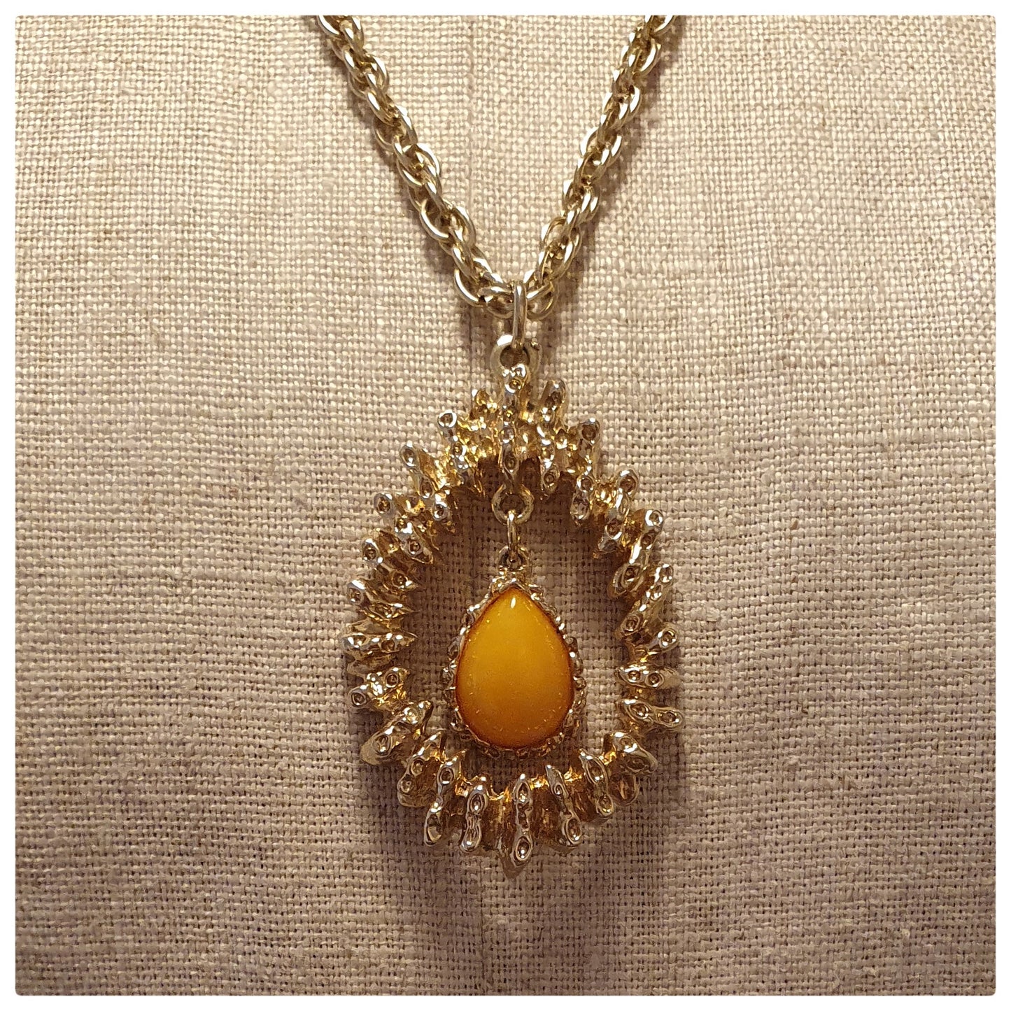 1975 SARAH COVENTRY HONEYCOMB NECKLACE