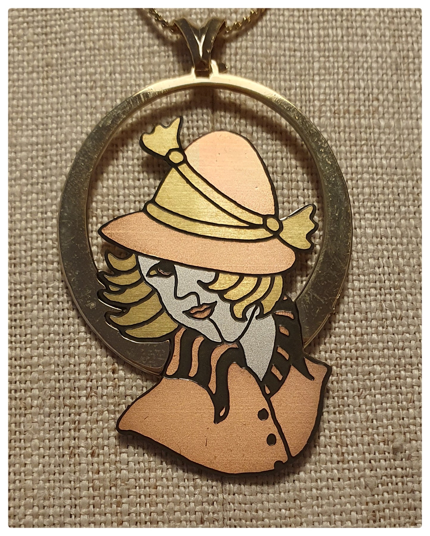 1970s CUT OUT LADY NECKLACE