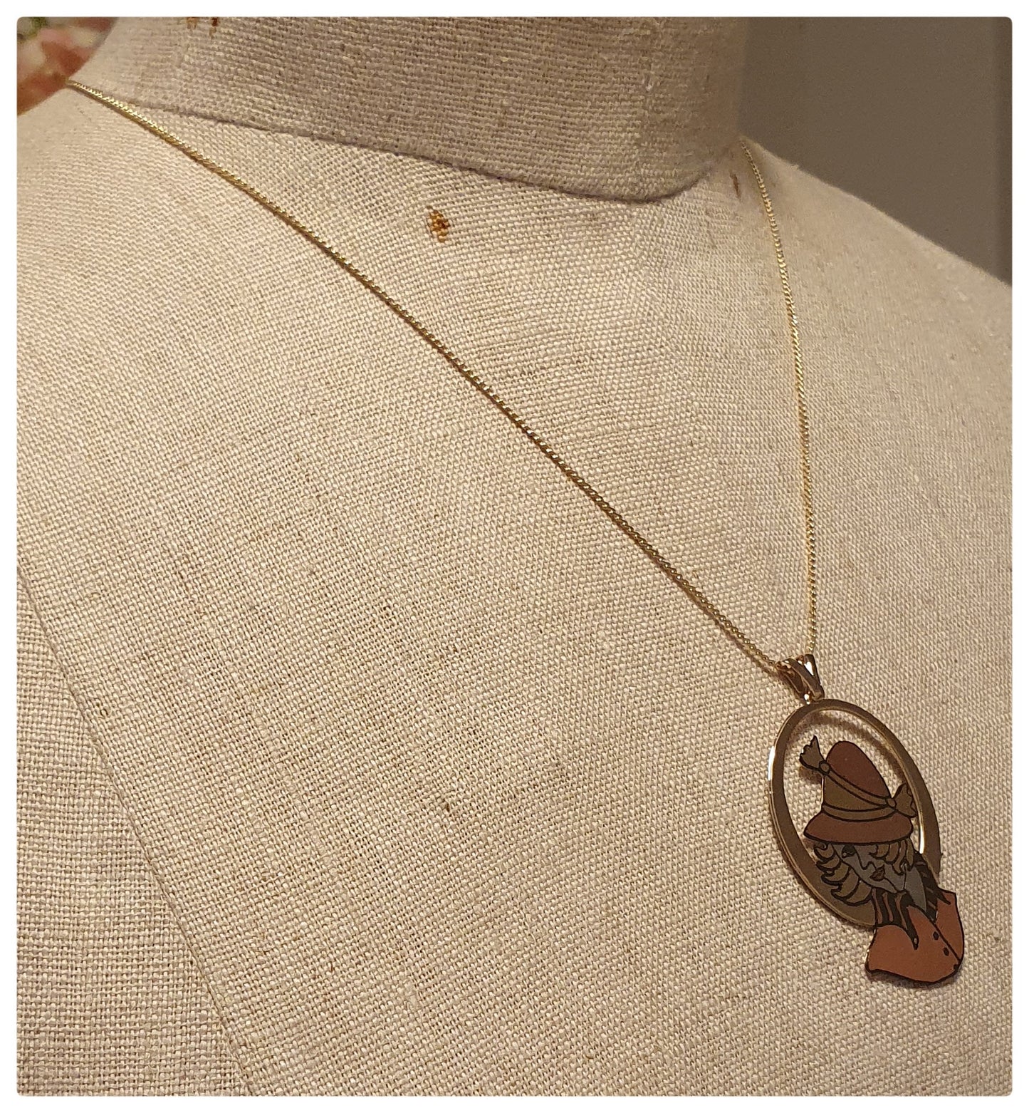 1970s CUT OUT LADY NECKLACE