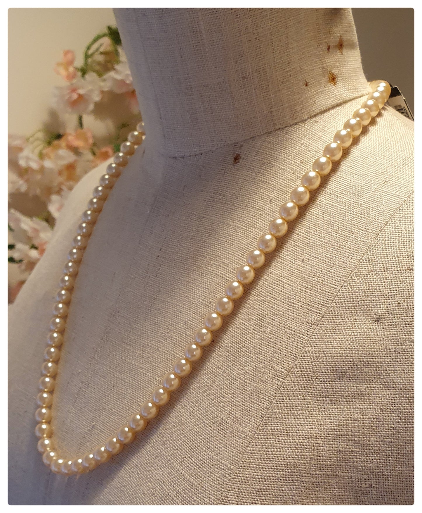 1980s 22ct. GLASS FAUX PEARL NECKLACE UNWORN