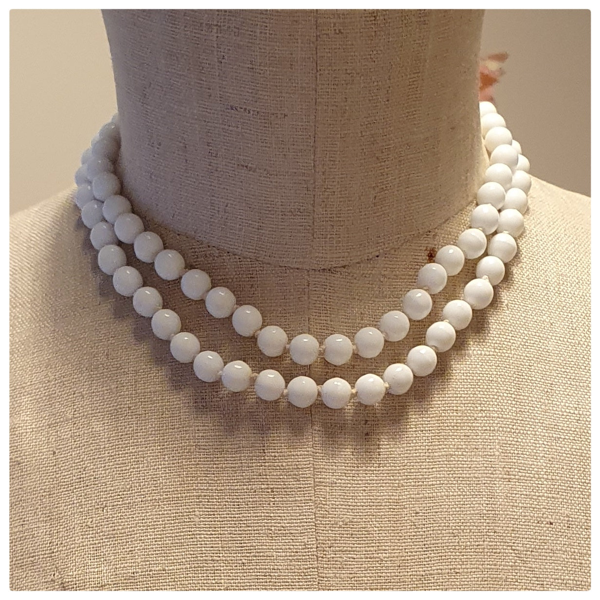 1950s MILK GLASS DOUBLE STRAND CHOKER NECKLACE