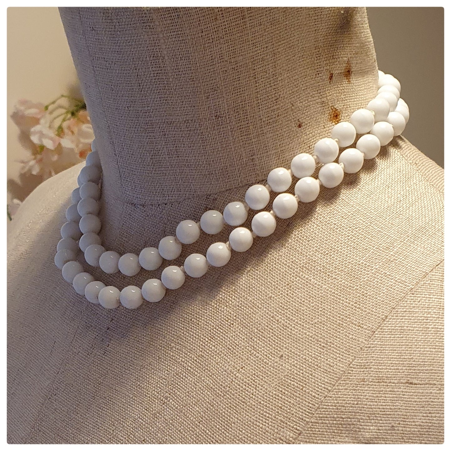 1950s MILK GLASS DOUBLE STRAND CHOKER NECKLACE
