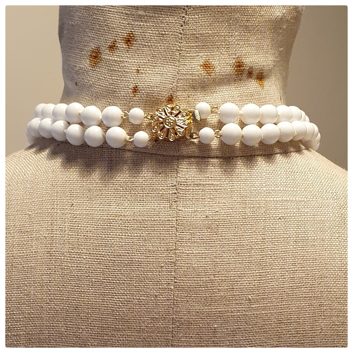 1950s MILK GLASS DOUBLE STRAND CHOKER NECKLACE