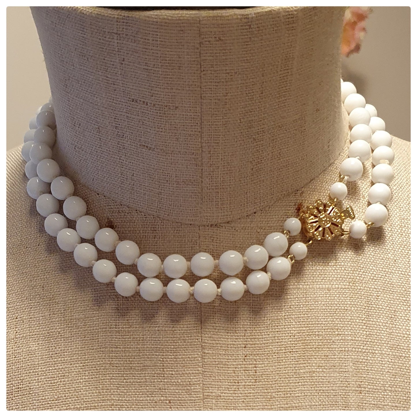 1950s MILK GLASS DOUBLE STRAND CHOKER NECKLACE