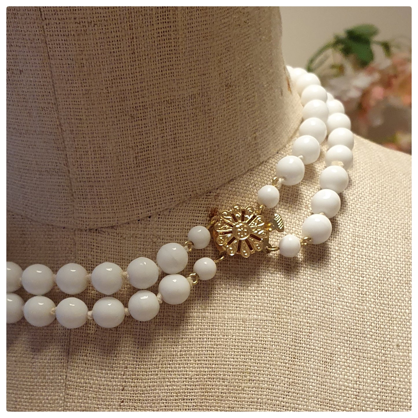 1950s MILK GLASS DOUBLE STRAND CHOKER NECKLACE